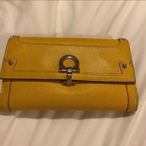 🌼👛Yellow Salvatore Ferragamo Wallet👛🌻